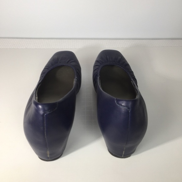 Me Too navy wedge w/ gathered leather front toe 10 - Picture 3 of 6